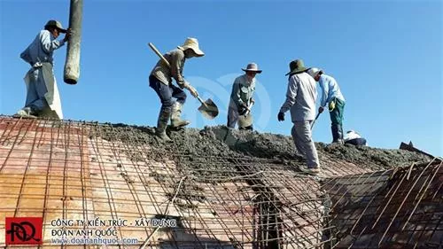 Công ty TNHH Kiến trúc Xây dựng Đoàn Anh Quốc - Đổ bê tông giàn mái trong xây dựng